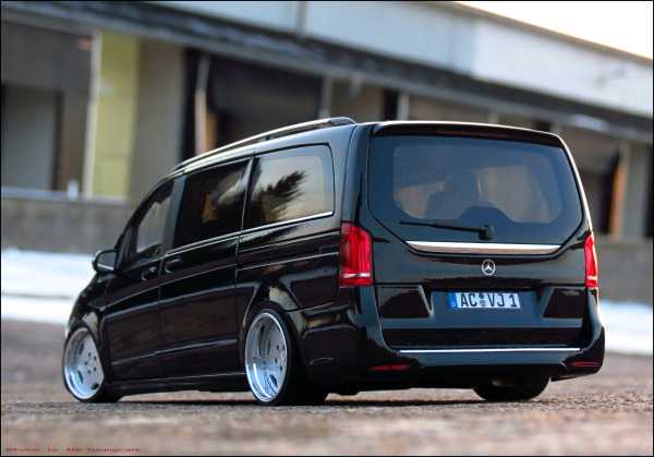 1:18 Mercedes-Benz V-Class AMG Black Line + 3tlg. MB Alufelgen